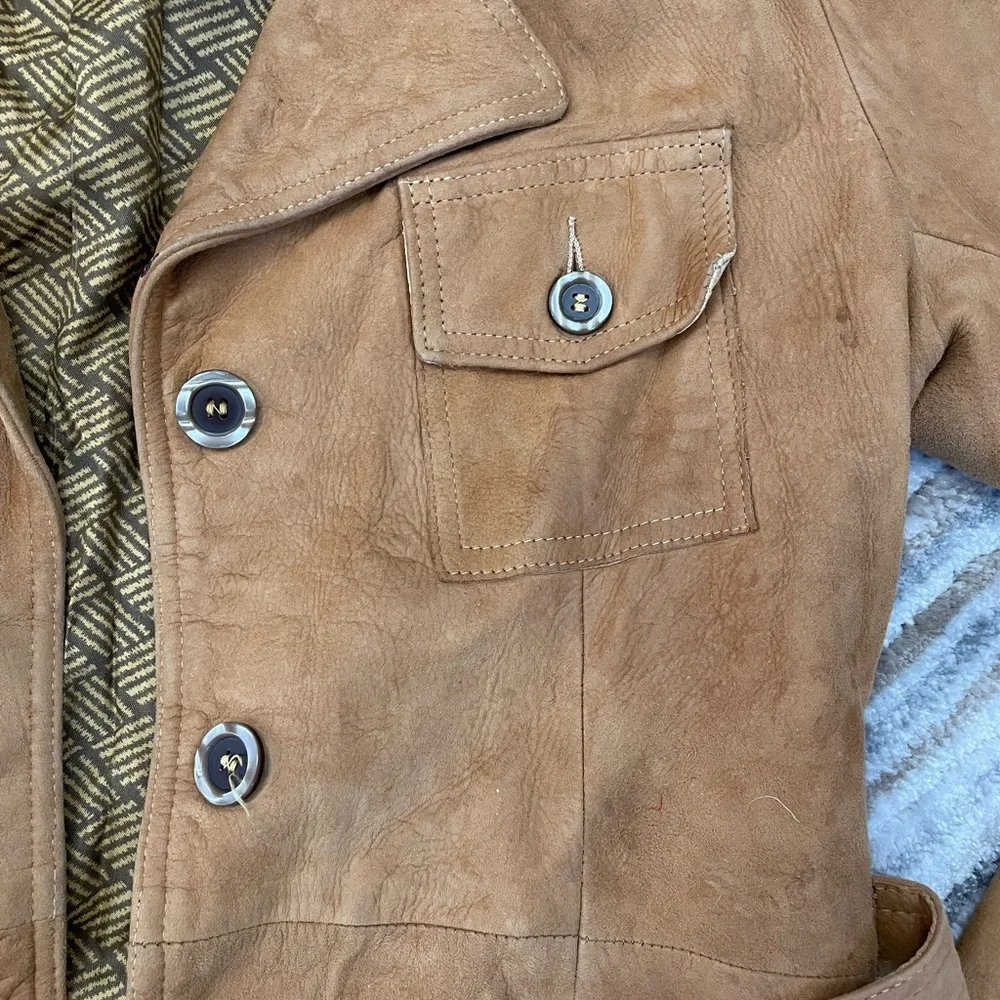 Gorgeous vintage leather lined belted jacket - Picture 3 of 13